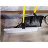 Image 3 : SET OF 2 SNOW SHOVELS