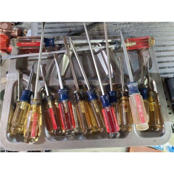 ASSORTED SIZE CRAFTSMAN SCREWDRIVERS