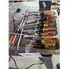 Image 2 : ASSORTED SIZE CRAFTSMAN SCREWDRIVERS