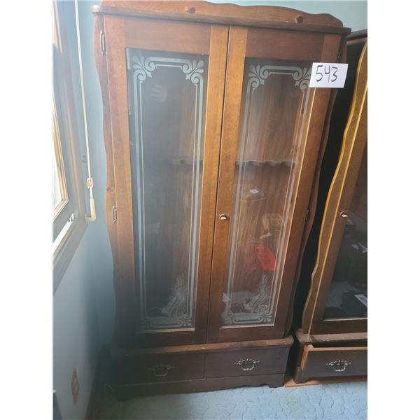 Wooden Gun Cabinet w/Key with embossed duck on glass