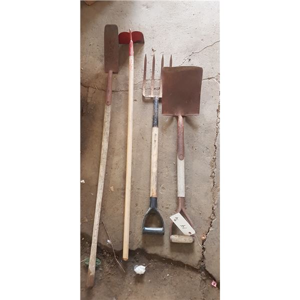 2 Shovels / Hoe /Pitchfork