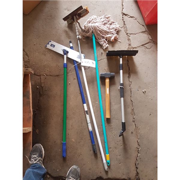 Squee Gee's / Extendable Cleaner / Hammer
