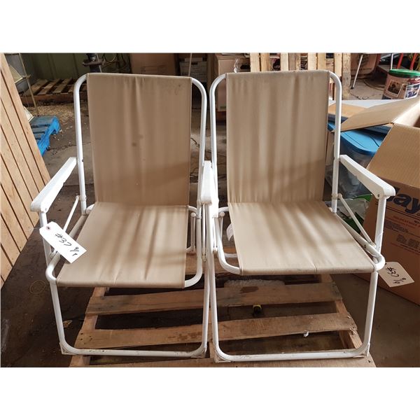 2 Folding Lawn Chairs