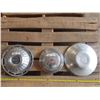 Image 1 : 3 Vintage Hub Caps