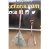 Image 1 : 2 Shovels + 3 Rakes