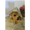 Image 5 : Lot of Misc. Decorations: Faux Fruit, Birdhouse, Seashells
