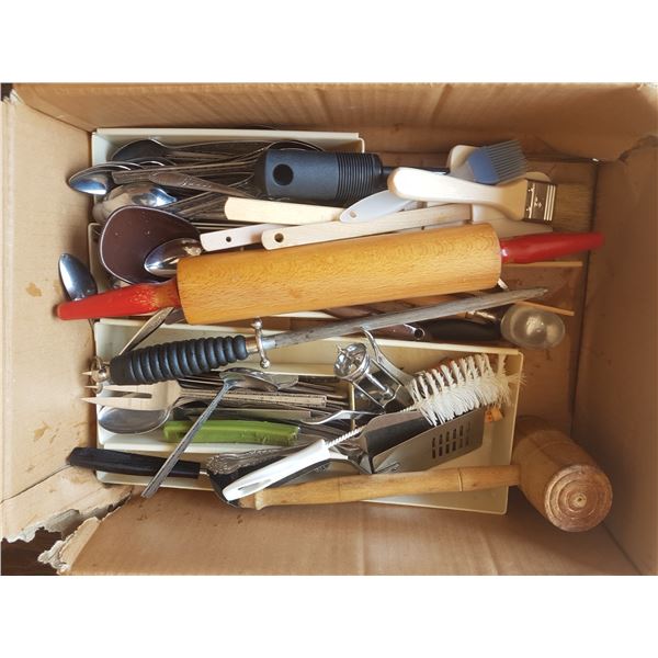 Lot Utensils Etc.