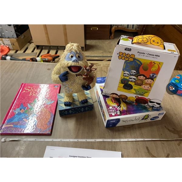 Lot Disney Villains 300 pc puzzle, Star Wars Tsum Tsum 150 pc Puzzle, Sleeping Beauty Book, Abominab