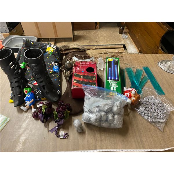 Lot Christmas and Halloween Decorations, Glitter skulls, glitter snowflakes, Elephant Stocking Hange