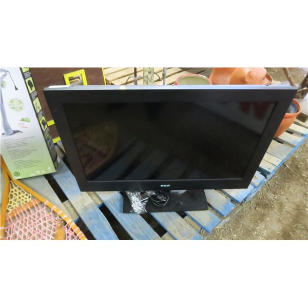 RCA 32  Flat Screen TV with remote