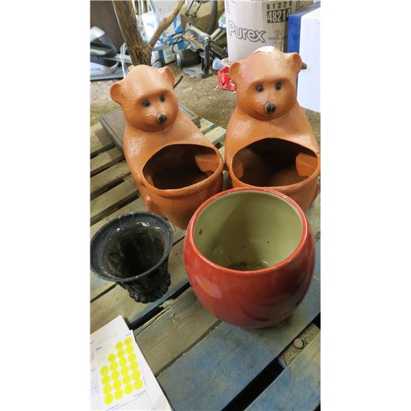 Lot 2 Plastic Bear Flower Pots, Red Ceramic Flower Pot, Black Flower Pot