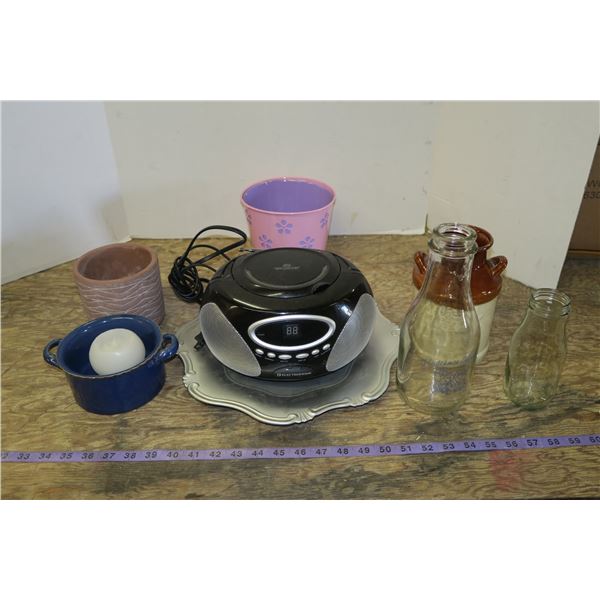 Lot of Décor & CD Player & Milk Bottles