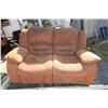 Image 1 : Love Seat