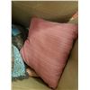 Image 4 : Lot Throw Pillows