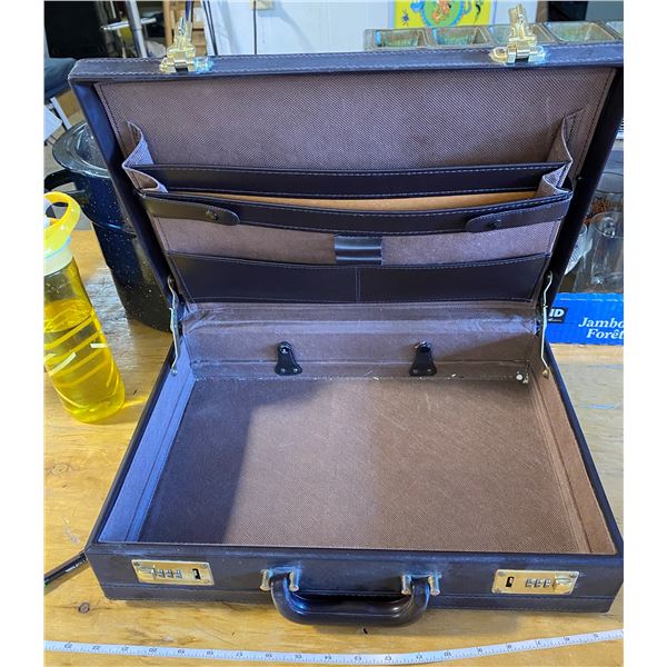 Briefcase, with Locking latches