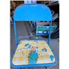Image 6 : Lot 4 Kids Folding Metal Chairs