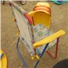 Image 7 : Kid's Patio Set Round Table Stands 19" tall and 2 Folding Chairs