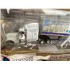Image 2 : 1:64 Scale Peterbilt Model 379 Tractor-Trailer