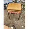 Image 1 : Lot 4 Stacking Stools