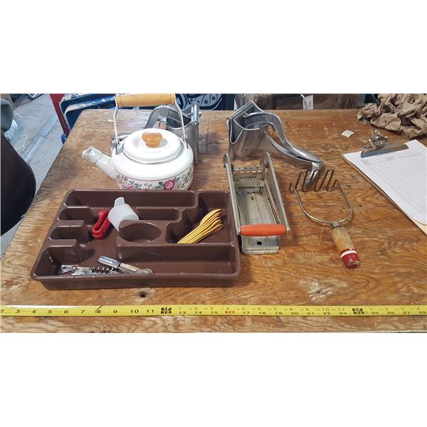 Lot Vintage Kitchenware