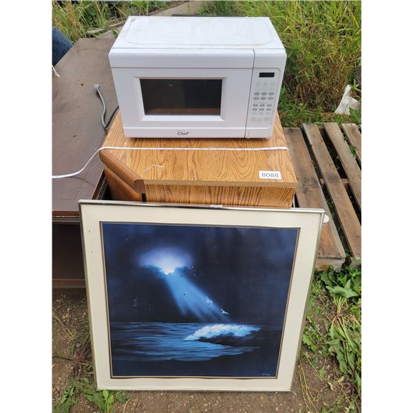 Masterchef apartment sized microwave & artwork