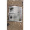 Image 1 : 4 X Metal Grates / Grills