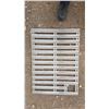 Image 3 : 4 X Metal Grates / Grills