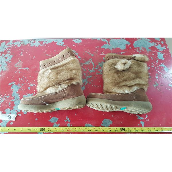 Mukluk Style Footware