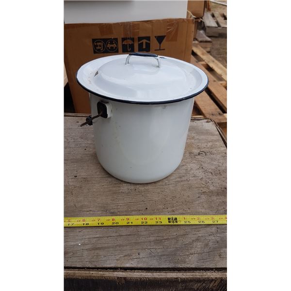 Enamelware Pot With Handle & Lid