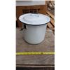 Image 1 : Enamelware Pot With Handle & Lid