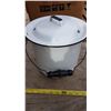 Image 3 : Enamelware Pot With Handle & Lid