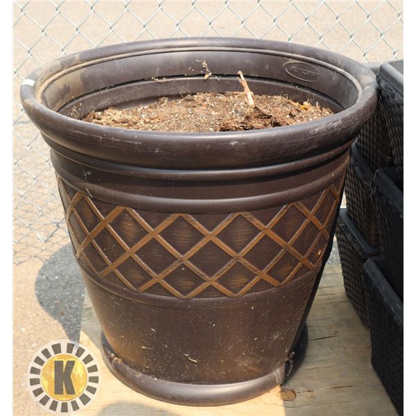 LARGE ROUND PLANTER