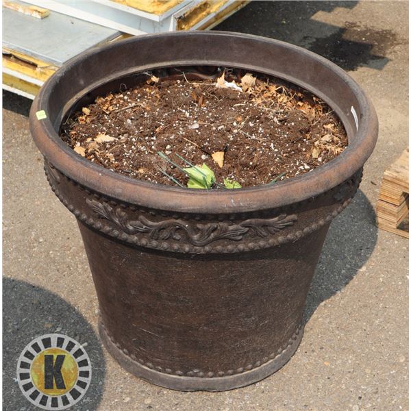 LARGE ROUND PLANTER