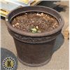 Image 1 : LARGE ROUND PLANTER
