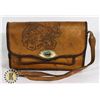 Image 1 : 1 VINTAGE BAG- BROWN