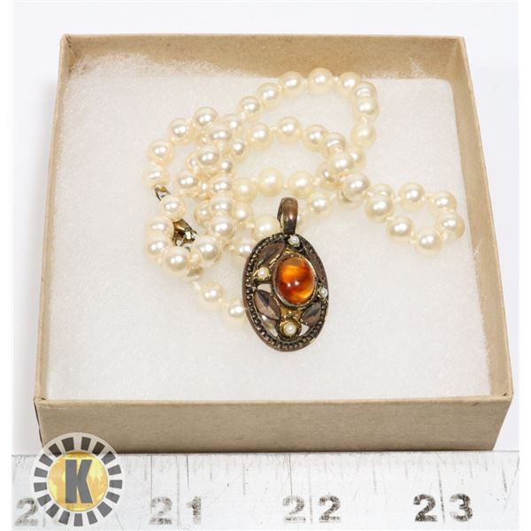 VINTAGE DECORATIVE PENDANT NECKLACE