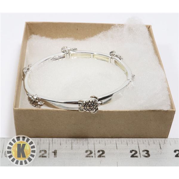 BRACELET WITH 6 INTRICATE SEA TURTLES