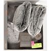 Image 1 : AROMAHOME MICROWAVABLE FAUX FUR SLIPPER BOOTS