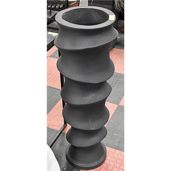SHOWHOME BLACK VASE W/ INTRICATE DESIGN APPROX 40"