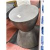 Image 1 : SHOWHOME GREY DECOR PIECE / SIDE TABLE