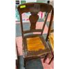 Image 5 : 4 ANTIQUE WOODEN CHAIRS