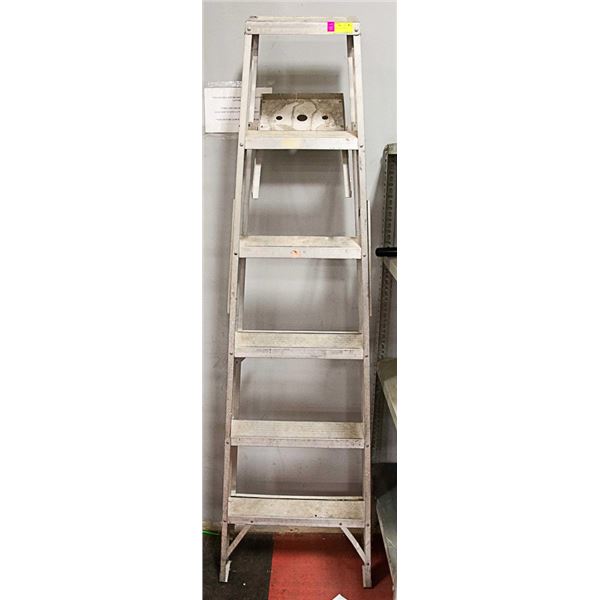 6FT ALUMINUM STEPLADDER
