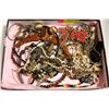 Image 1 : TRAY OF VINTAGE MIXED JEWELRY