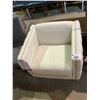 Image 2 : UPHOLSTERED LOUNGE CHAIR