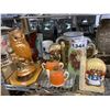 Image 2 : VINTAGE GLASSWARE & COLLECTIBLES