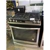 Image 1 : WHIRLPOOL GAS RANGE STOVE WITH CONVECTION OVEN