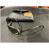 Image 2 : PAIR OF RAYBAN SUNGLASSES IN CASE (SCRATCHED)