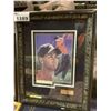 Image 2 : 3 ASSORTED FRAMED SPORTS PRINTS (1 SIGNED) AND 2 SPORTS CARDS (1 HOCKEY, 1 BASEBALL)
