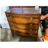 Image 1 : 4 DRAWER FLAMED MAHOGANY ANTIQUE DRESSER WITH FITTED GLASS TOP