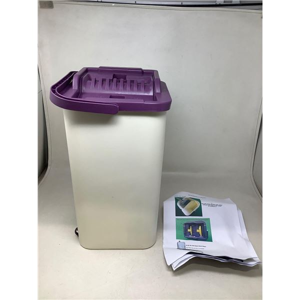 Self Squeegy mop Bucket System